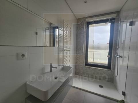 Apartamento T1 com Terraço, Garagem Box e Arrumos – Senhora da Hora