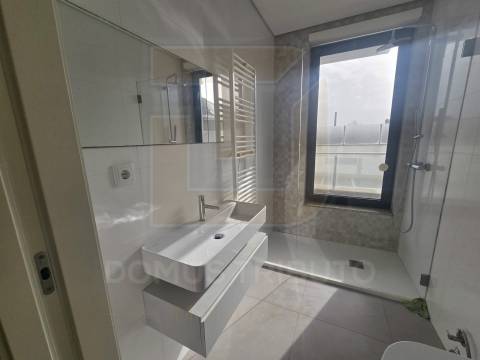 Apartamento T1 com Terraço, Garagem Box e Arrumos – Senhora da Hora