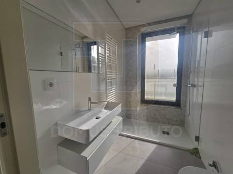 Apartamento T1 com Terraço, Garagem Box e Arrumos – Senhora da Hora