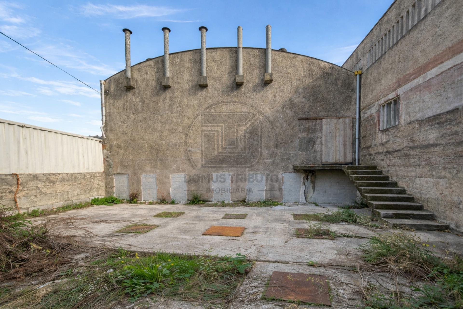 Armazém com potencial habitacional – Milheirós, Maia