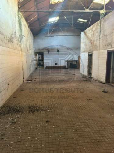 Armazém com potencial habitacional – Milheirós, Maia