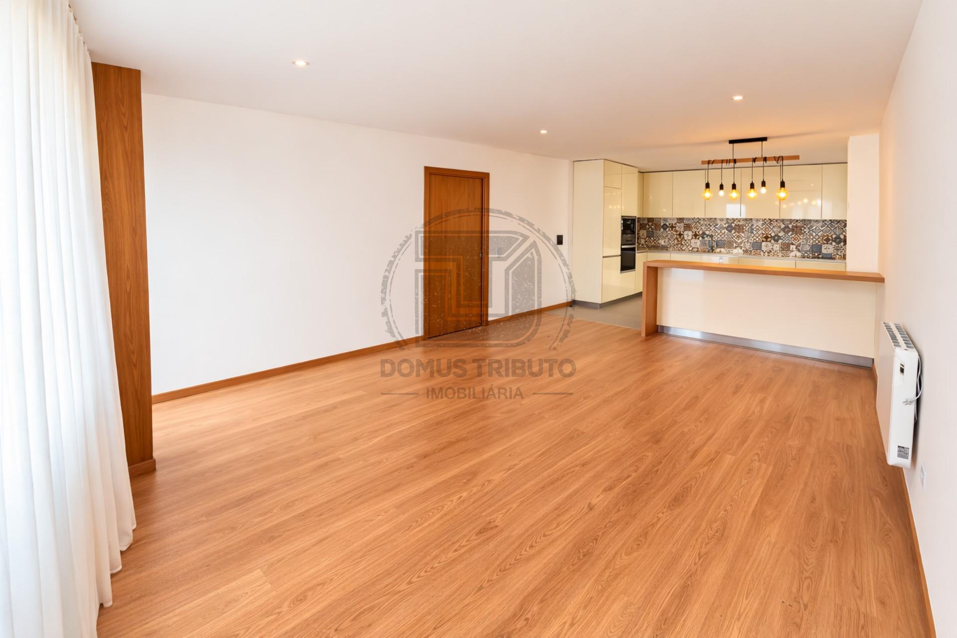 Andar Moradia T3 Arrendamento em Aldoar, Foz do Douro e Nevogilde,Porto