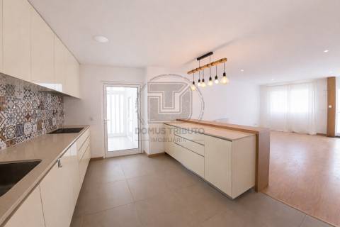 Andar Moradia T3 Arrendamento em Aldoar, Foz do Douro e Nevogilde,Porto