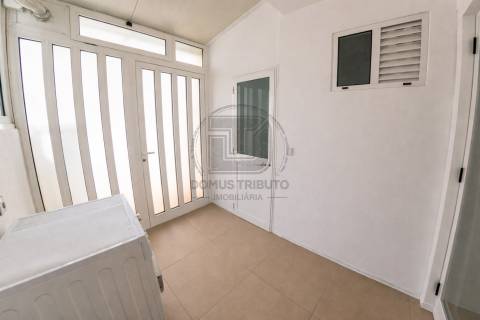 Andar Moradia T3 Arrendamento em Aldoar, Foz do Douro e Nevogilde,Porto