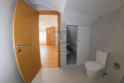 Andar Moradia T3 Arrendamento em Aldoar, Foz do Douro e Nevogilde,Porto