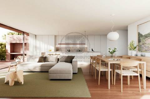 Moradia T4 em condomínio fechado com piscina – Praia da Madalena