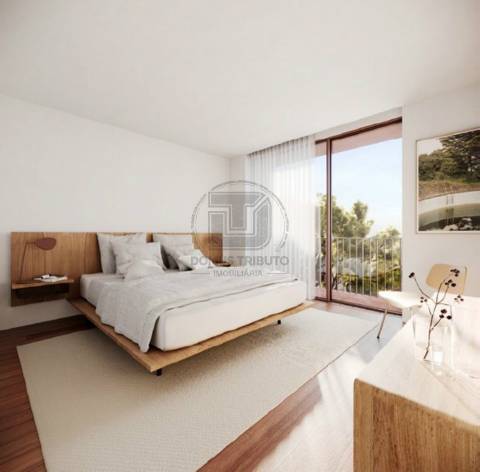 Moradia T4 em condomínio fechado com piscina – Praia da Madalena