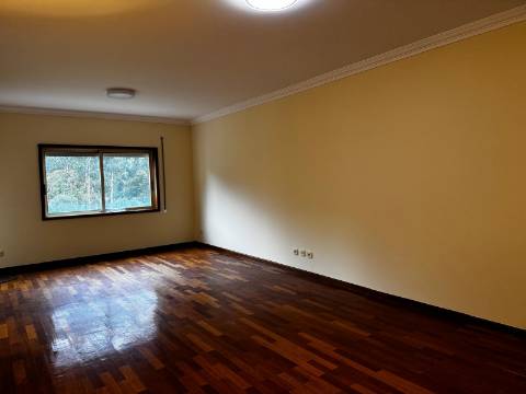 Apartamento T2+1 Arrendamento em Nogueira e Silva Escura,Maia