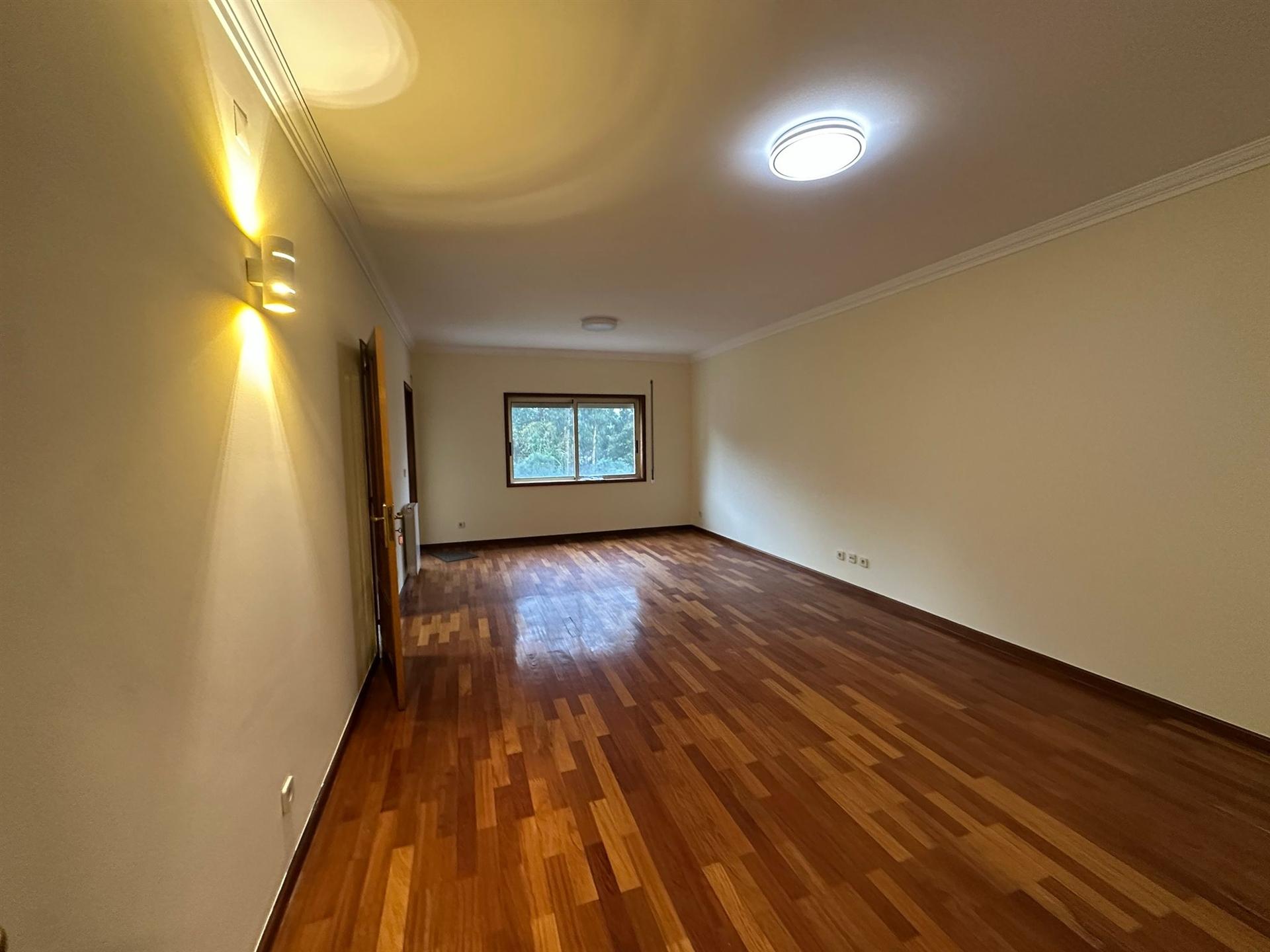 Apartamento T2+1 Arrendamento em Nogueira e Silva Escura,Maia