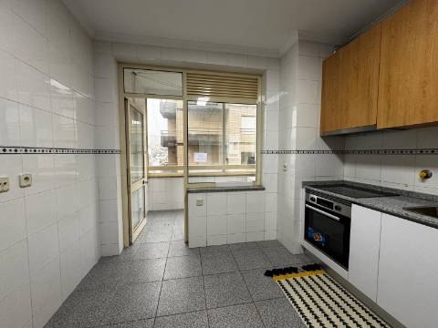 Apartamento T2+1 Arrendamento em Nogueira e Silva Escura,Maia