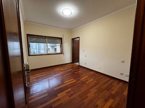 Apartamento T2+1 Arrendamento em Nogueira e Silva Escura,Maia