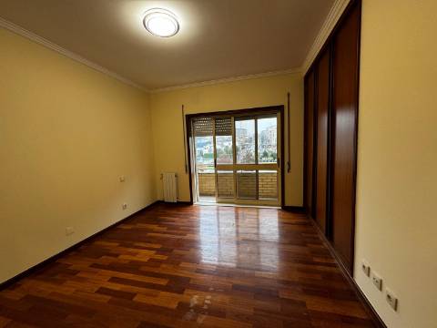 Apartamento T2+1 Arrendamento em Nogueira e Silva Escura,Maia