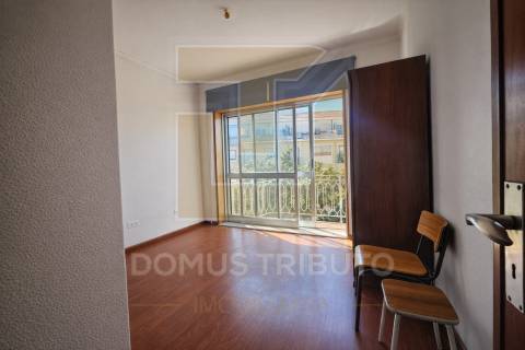 Apartamento T1 com Varanda | Excelente Exposição Solar | Localização Privilegiada