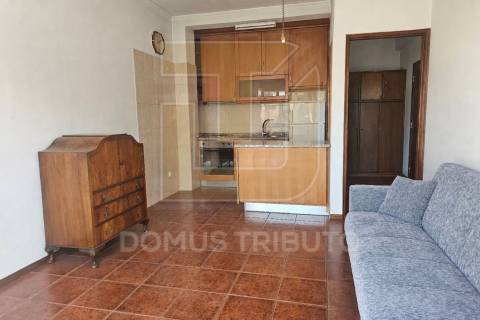 Apartamento T1 com Varanda | Excelente Exposição Solar | Localização Privilegiada