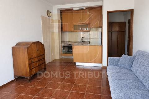 Apartamento T1 com Varanda | Excelente Exposição Solar | Localização Privilegiada