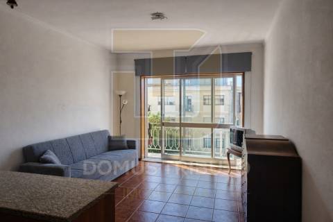 Apartamento T1 com Varanda | Excelente Exposição Solar | Localização Privilegiada