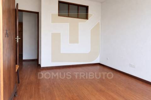 Apartamento T1 com Varanda | Excelente Exposição Solar | Localização Privilegiada