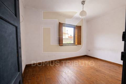 Moradia para remodelar, junto à Av. Fernão Magalhães, Porto