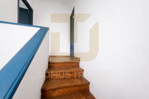 Moradia para remodelar, junto à Av. Fernão Magalhães, Porto