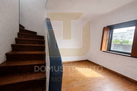 Moradia para remodelar, junto à Av. Fernão Magalhães, Porto