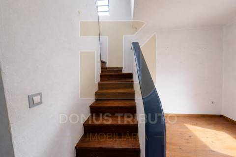 Moradia para remodelar, junto à Av. Fernão Magalhães, Porto