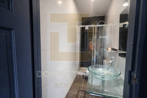 Moradia para remodelar, junto à Av. Fernão Magalhães, Porto