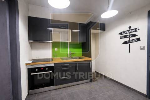 Moradia para remodelar, junto à Av. Fernão Magalhães, Porto