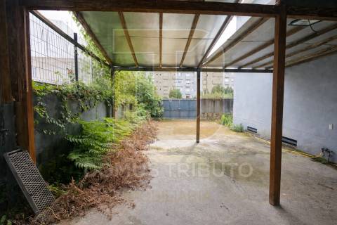 Moradia para remodelar, junto à Av. Fernão Magalhães, Porto