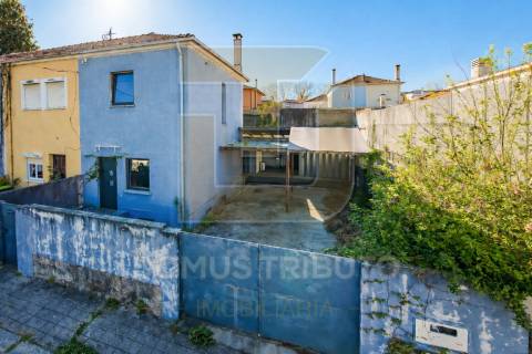 Moradia para remodelar, junto à Av. Fernão Magalhães, Porto