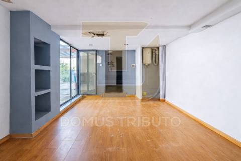 Moradia para remodelar, junto à Av. Fernão Magalhães, Porto