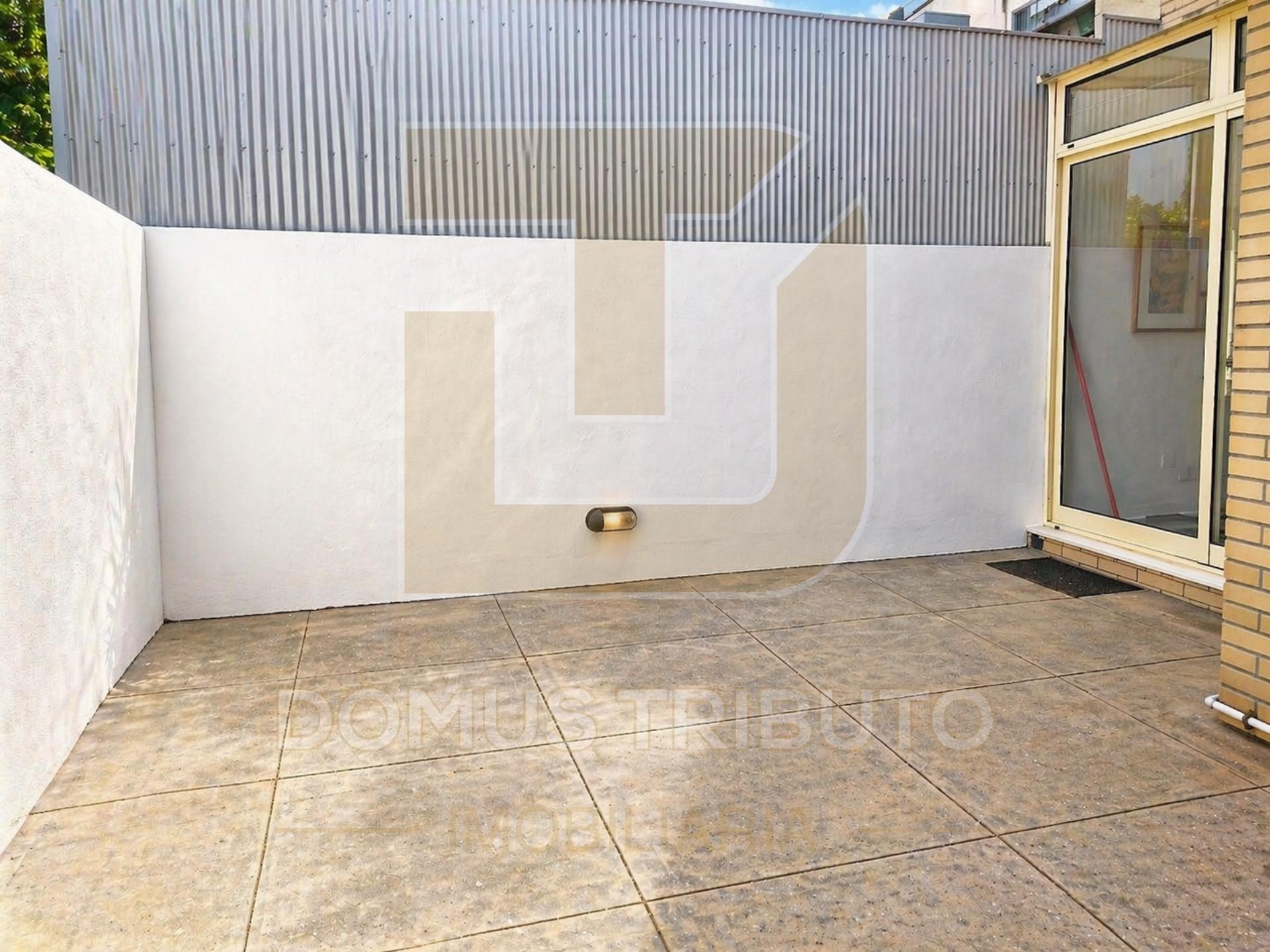 T1 Mobilado com Terraço de 70m² junto à Rotunda da Boavista