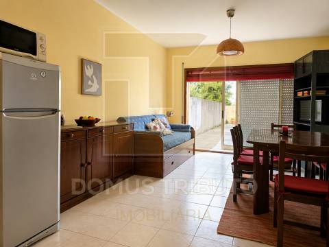 T1 Mobilado com Terraço de 70m² junto à Rotunda da Boavista