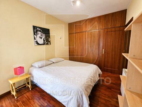 T1 Mobilado com Terraço de 70m² junto à Rotunda da Boavista