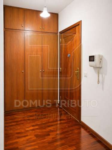 T1 Mobilado com Terraço de 70m² junto à Rotunda da Boavista