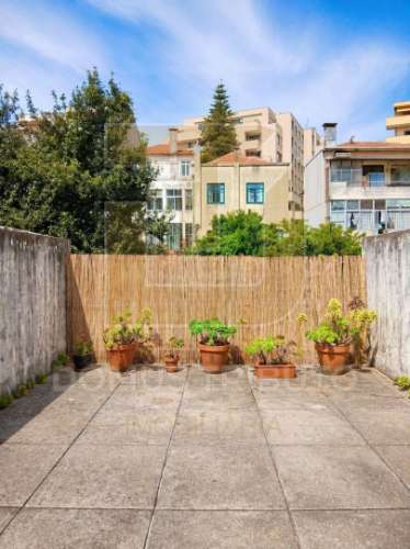 T1 Mobilado com Terraço de 70m² junto à Rotunda da Boavista