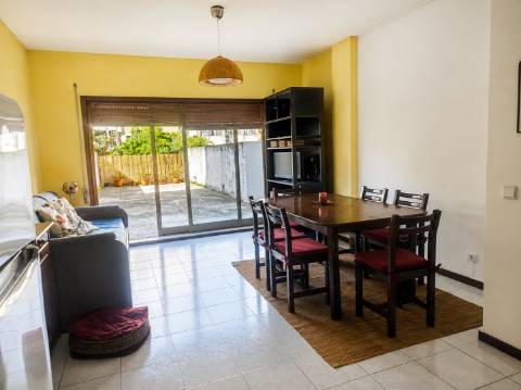 T1 Mobilado com Terraço de 70m² junto à Rotunda da Boavista