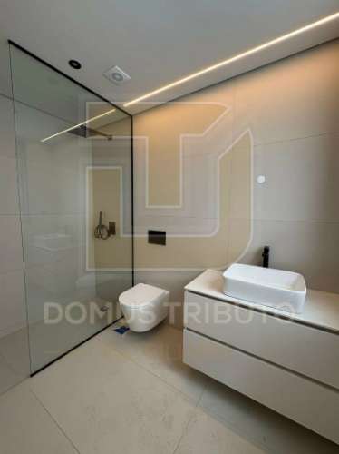 Apartamento T2 | 1.º Piso | 3 Frentes | Terraço com 152m², Lugar de garagem para 2 viaturas | Arrumo