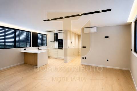 Apartamento T3 | 4.º Piso | 4 Frentes | Terraço e varandas com 48,16m² Garagem fechada (BOX) para 2