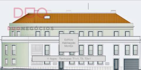 Prédio  para construção  no Montijo / Demolição de Armazém