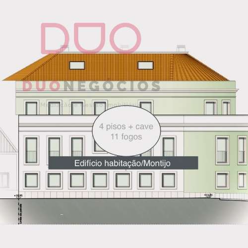 Prédio  para construção  no Montijo / Demolição de Armazém