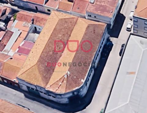 Prédio  para construção  no Montijo / Demolição de Armazém