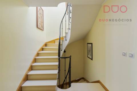 Moradia T4+1 à venda no Montijo