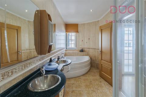 Moradia T4+1 à venda no Montijo