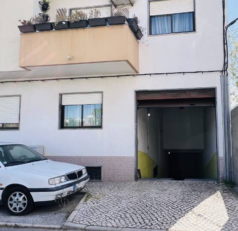 Garagem à venda no Montijo