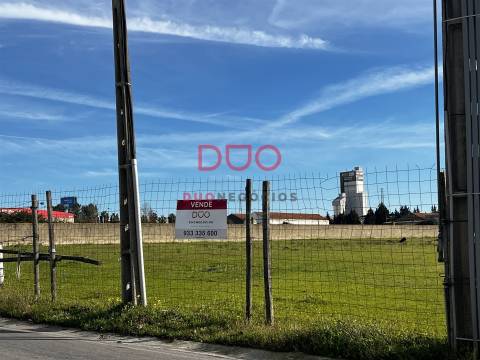 Terreno com 13 640 m2  à venda no Montijo em Área Industrial Existente