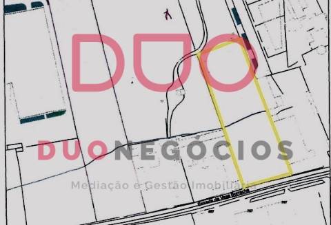 Terreno Urbano com 7000m2 à venda no Montijo