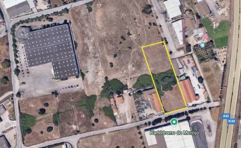 Terreno Urbano com 7000m2 à venda no Montijo