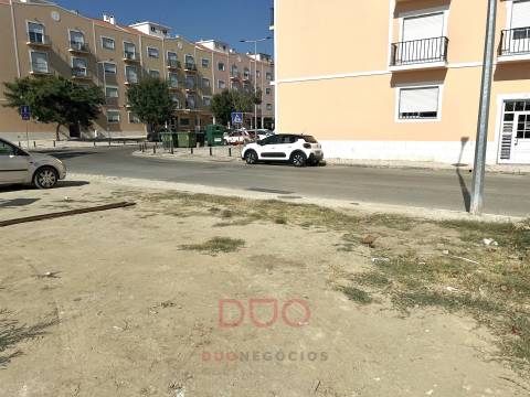 Terreno Construção de Prédio à Venda no Pinhal Novo