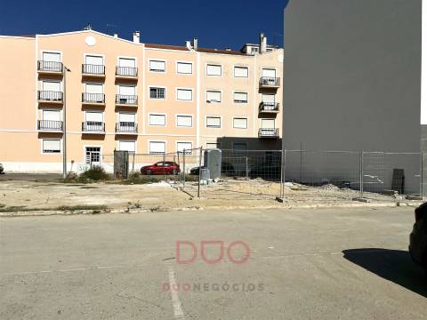 Terreno Construção de Prédio à Venda no Pinhal Novo