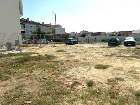 Terreno Construção de Prédio à Venda no Pinhal Novo